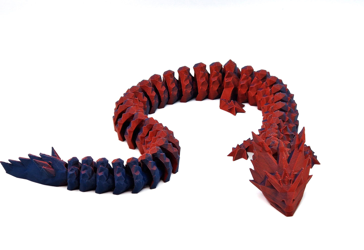 3D Geprinte Rood-Blauwe Draak Flexi – een magisch en flexibel speelgoed dat de kracht en mystiek van draken combineert met een speelse flair. Bestel nu online!