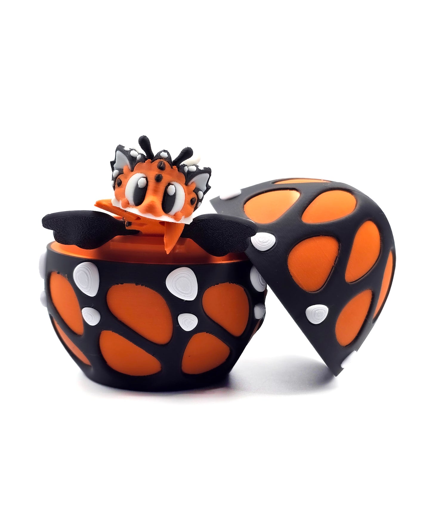 3D geprinte vlinder-draak in zwart-oranje ei – fantasy speelgoed en opbergdoosje